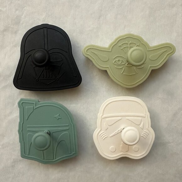 8 pc Star Wars Cooking Bundle / 2 Cookbooks and 6 Cookie Cutters - Picture 5 of 12